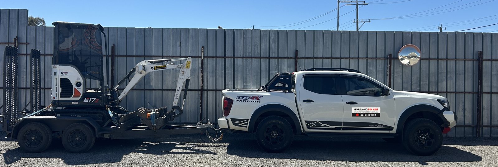 Ute towing a trailer with a 1.7 tonne mini excavator